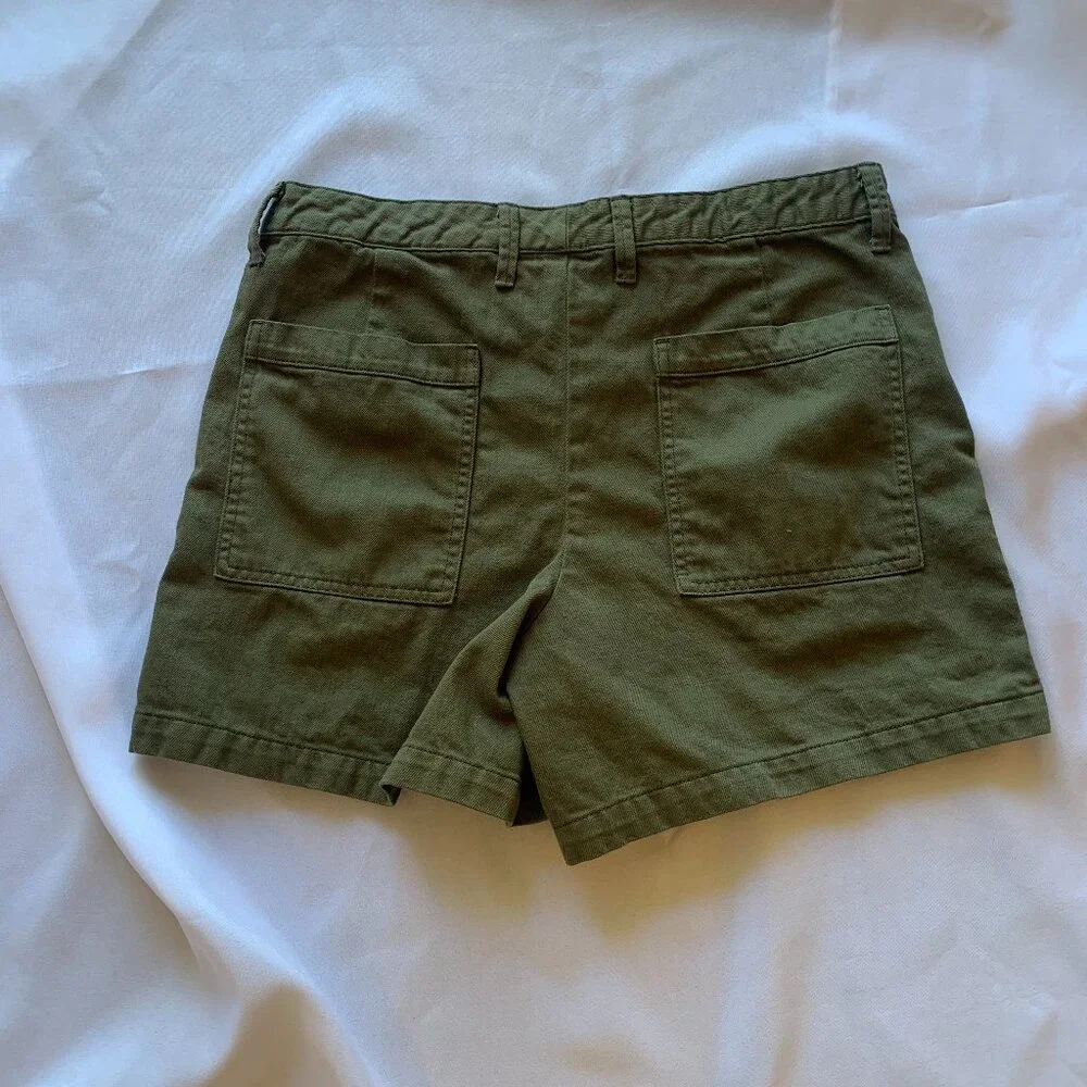 Banana Republic Women's 4 Inch Army Green Comfort Shorts Size 12 - Picture 2 of 9